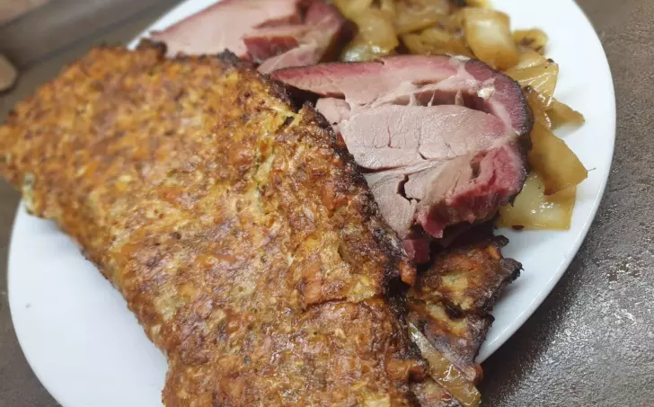 Květákový bramborák s uzeným a se zelím - LC