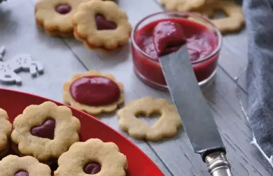 LINECKÁ KOLEČKA S MALINOVOU MARMELÁDOU - low carb cukroví