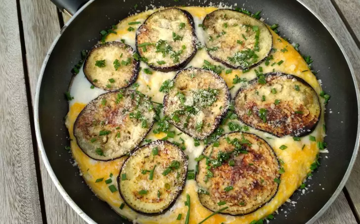 Omeleta s lilkem a lanýžovým olejem