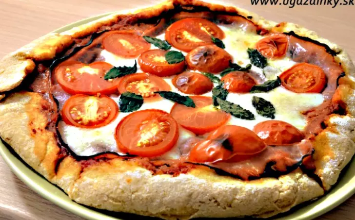 Bezlepková pizza z ryžovej a kukuričnej múky