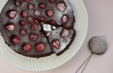 Čokoládový koláč s jahodami (bez mouky)