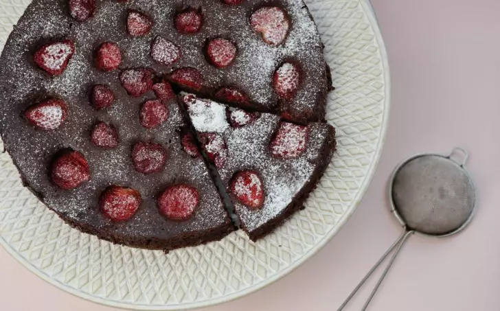Čokoládový koláč s jahodami (bez mouky)