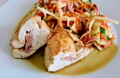 Kuřecí prso se zeleninovým salátem