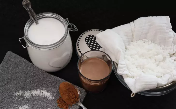 Domácí kokosové mléko + kokosová mouka