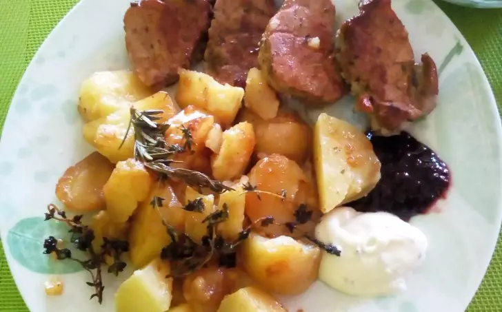 Panenka naložená v bylinkách