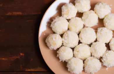 Kokosové kuličky (vegan raffaello)