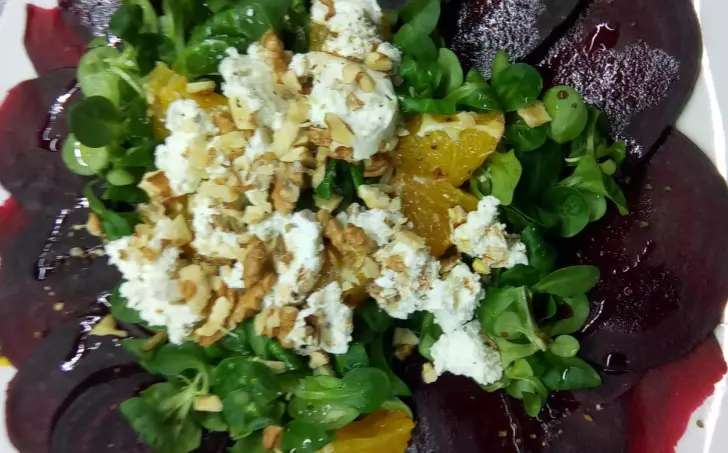 Červená řepa s kozím sýrem