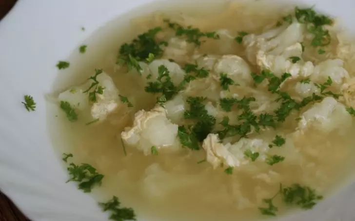 Květáková polévka