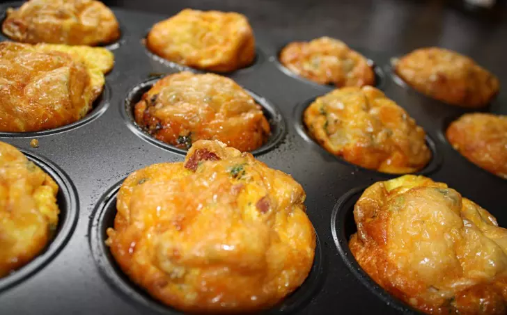 Kuřecí mufiny s klobásou a petrželkou - LC