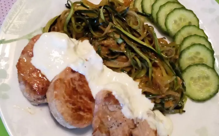 PANENKA S NIVOVOU OMÁČKOU A CUDLEMI - LC