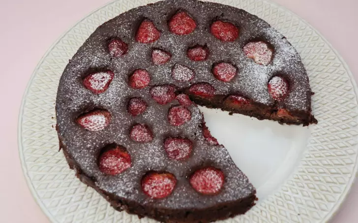 Čokoládový koláč s jahodami (bez mouky)