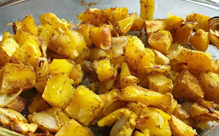 Pečené kari brambory