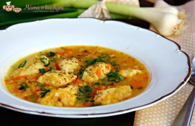 Polévka z červené čočky s krupicovými nočky (od 8 měsíců)