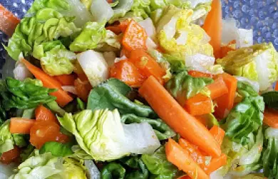 Little gem salát s meruňkami