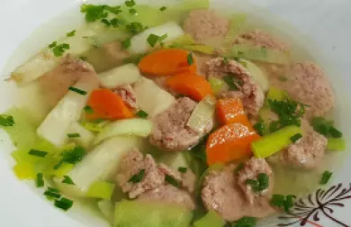 Knedlíčková polévka