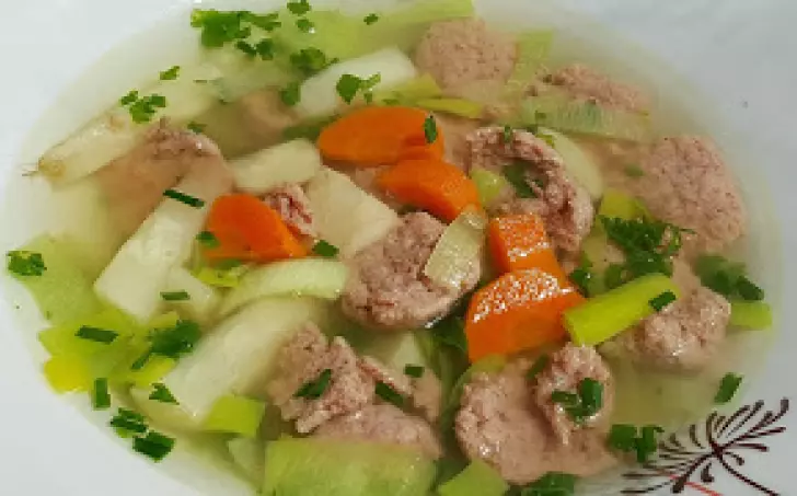 Knedlíčková polévka