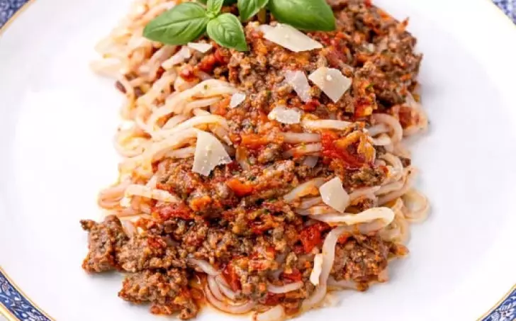 Ragú z mletého hovězího masa a konjakové těstoviny