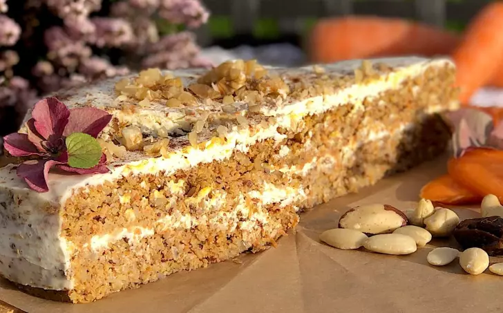 Mrkvovo ořechový Low Carb dort