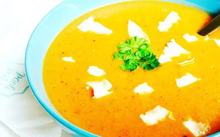 Polévka z pečených lilků