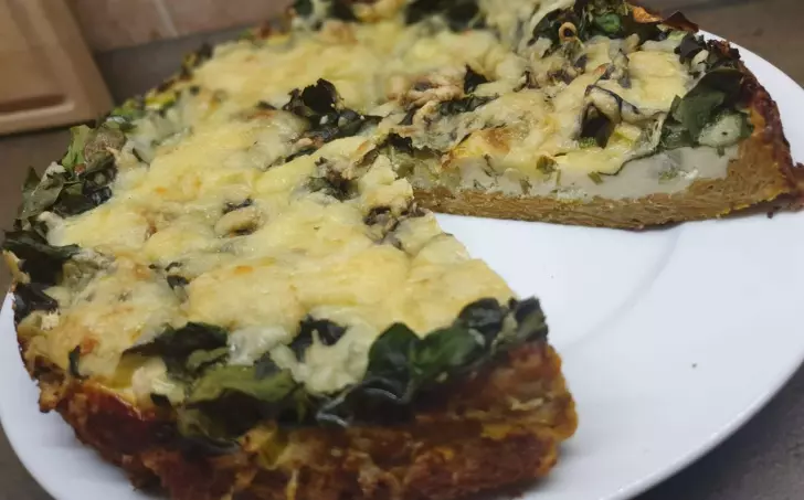 Batátový quiche s pórkem a špenátem