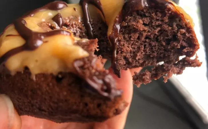 "Mars” donuty alias donuty s karamelovou polevou a čokoládou - LC