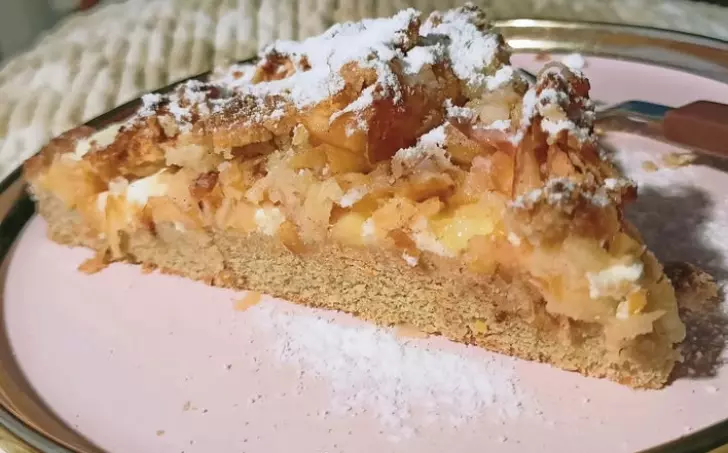 Koláč s tvarohem a jablky