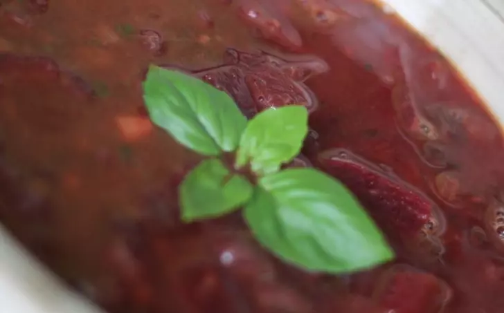 Guláš z červené řepy