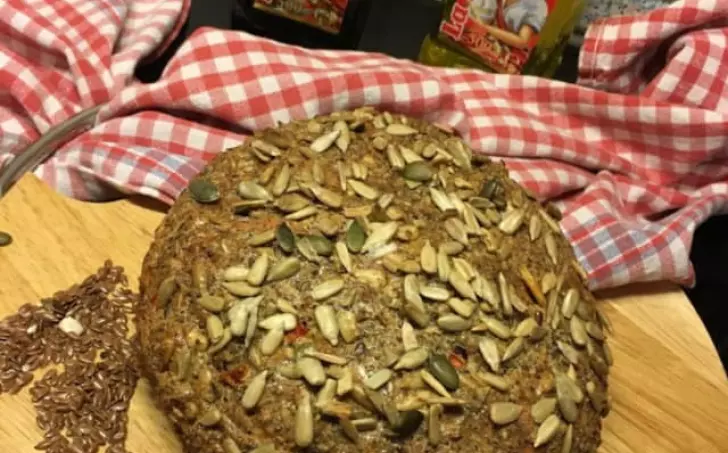 Česnekový chléb s červenou paprikou  - LC