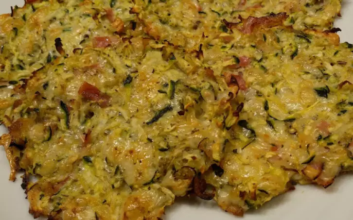 Zeleninové placičky se slaninou a sýrem