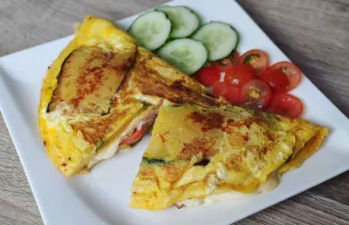 Plněná omeleta s cuketou