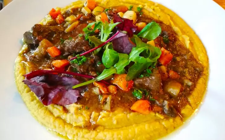 Kančí guláš na červeném víně