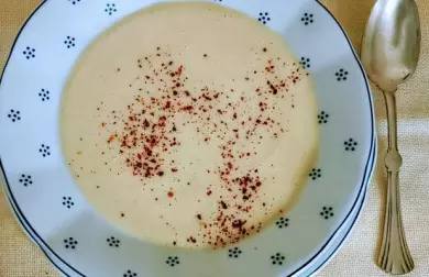 Krémová květáková polévka se smetanou