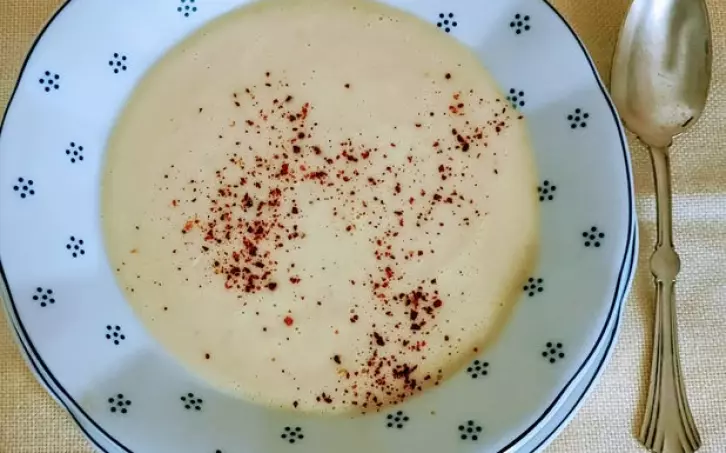 Krémová květáková polévka se smetanou