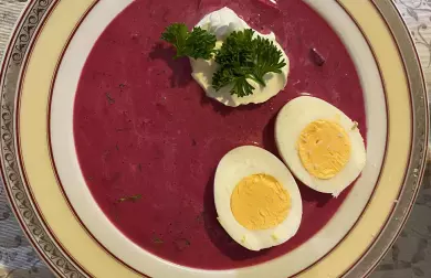 Chlodnik - studená polévka z červené řepy