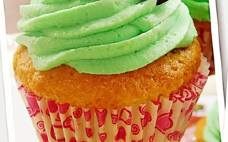 Muffinky s mátovým krémem a malinami