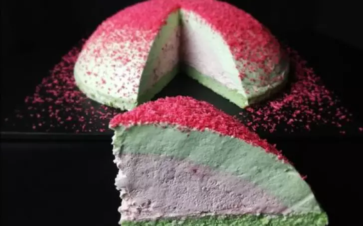 Malinovo pistaciový dort - LC