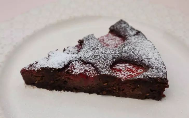 Čokoládový koláč s jahodami (bez mouky)