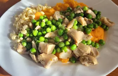 Kuřecí s hráškem a dýňovým pyré