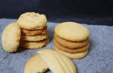 Domácí křupavé máslové sušenky s parmezánem (bez vajec)