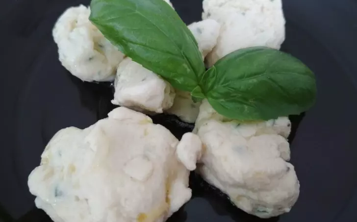 Low carb knedlíčky do polévky z kuřecího masa