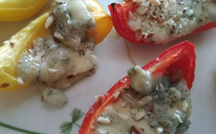 Pečené papriky plněné sýrem