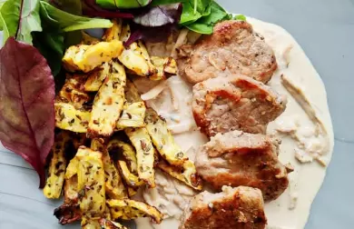 Vepřová panenka s křenovou omáčkou a celerové hranolky