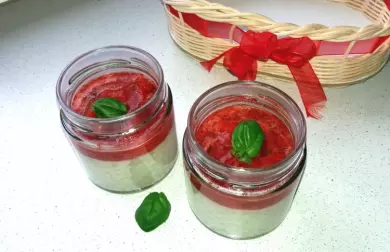 Kokosovo-jahodová tapioca s bazalkou