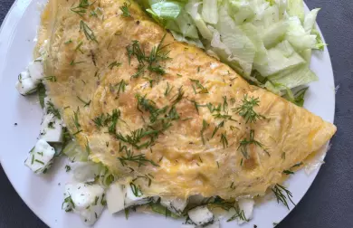 Omeleta se špenátem a mozzarellou