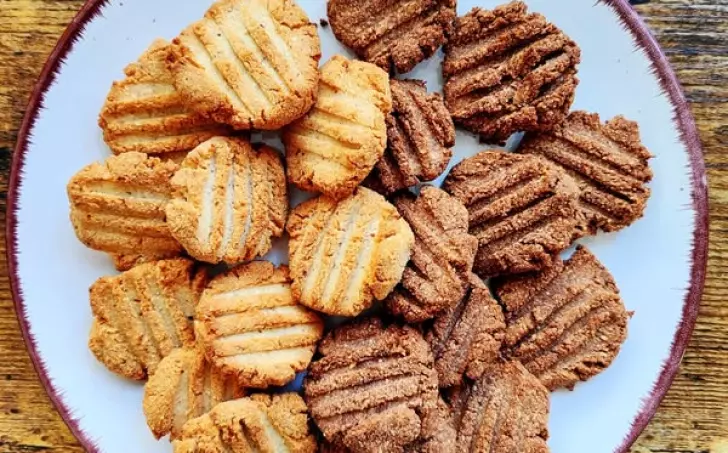 Koka a skořicové sušenky