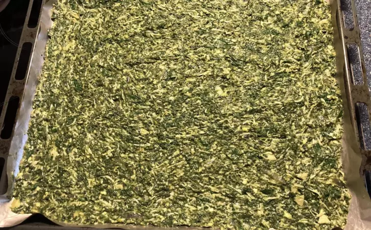 Špenátová roláda s česnekovou bryndzou