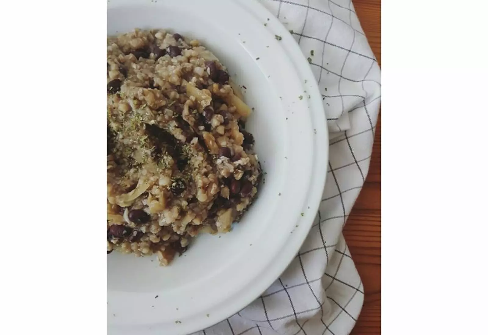 Pohanka s houbami, zelím a fazolkami