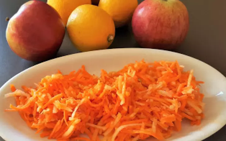 Mrkvový salát s jablky