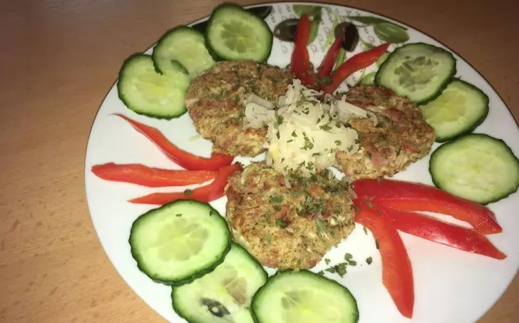 Placičky z krůtího masa, cukety, květáku a sýra