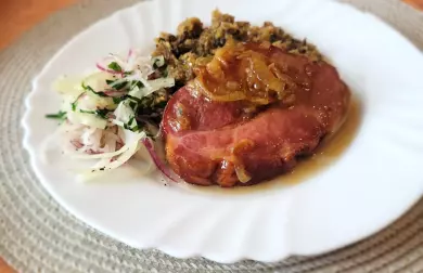 "KUBA" S UZENÝM A CIBULOVÝ SALÁT